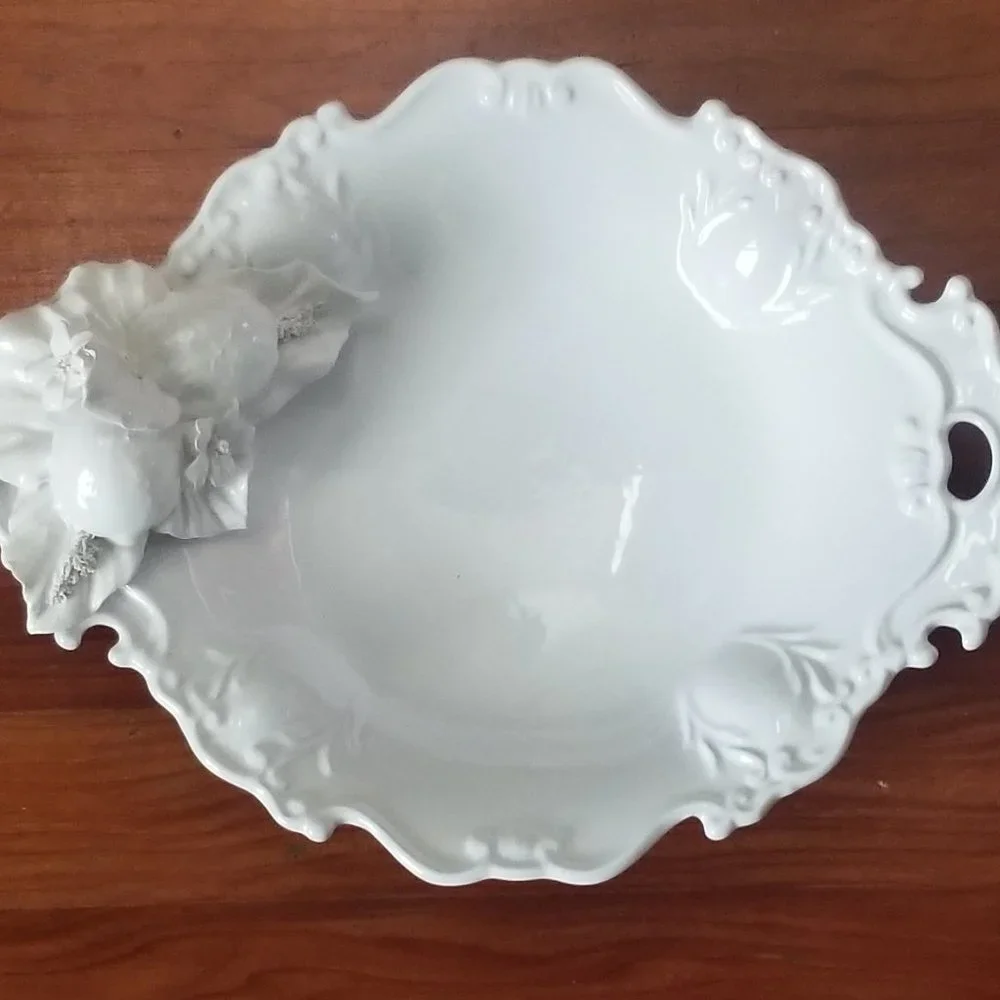 RARE LG IBORBONE ITALY WHITE LEMON FLORAL SERVING DISH SALAD CENTERPIECE BOWL